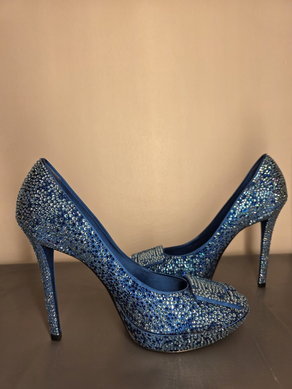 Rogee Vivier Limelight Strass Embellished Pumps